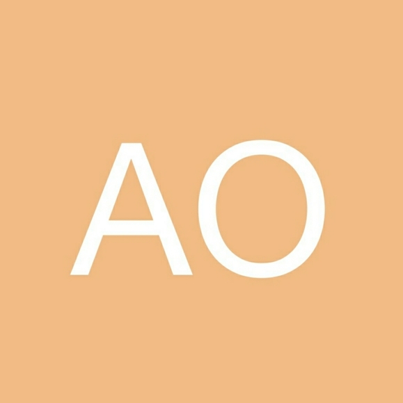 Meet your Posher, Angie! - Picture 3 of 3